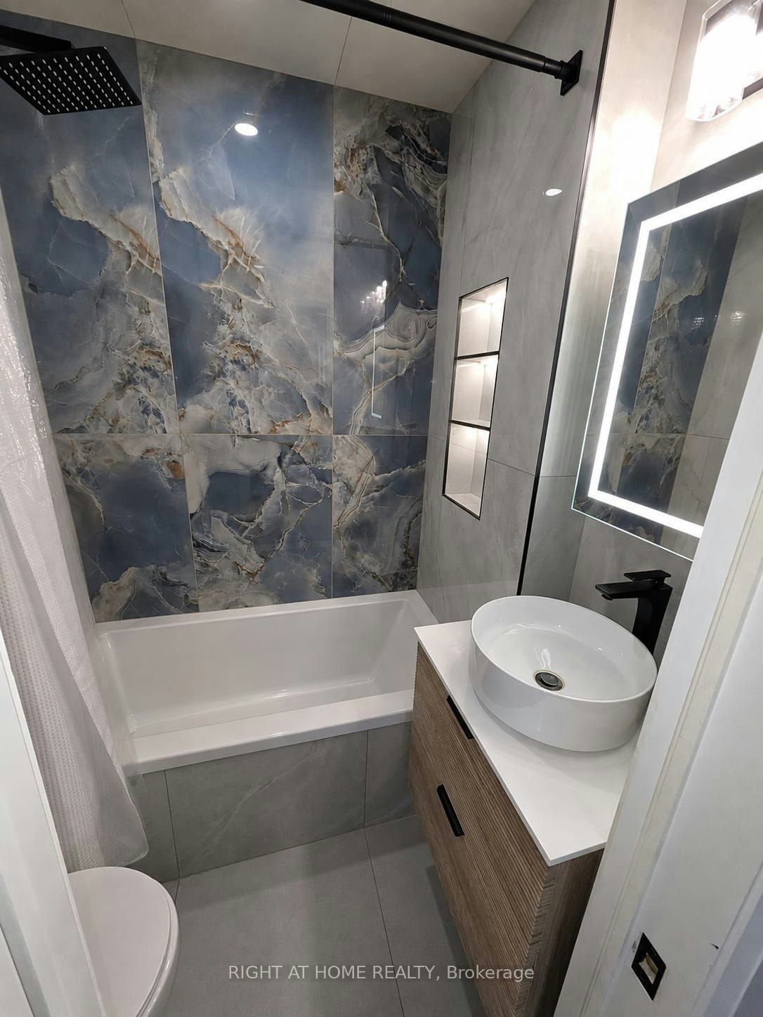 (Main Floor)-1 Huron Court, Aurora, ON, L4G 2X7 - 11