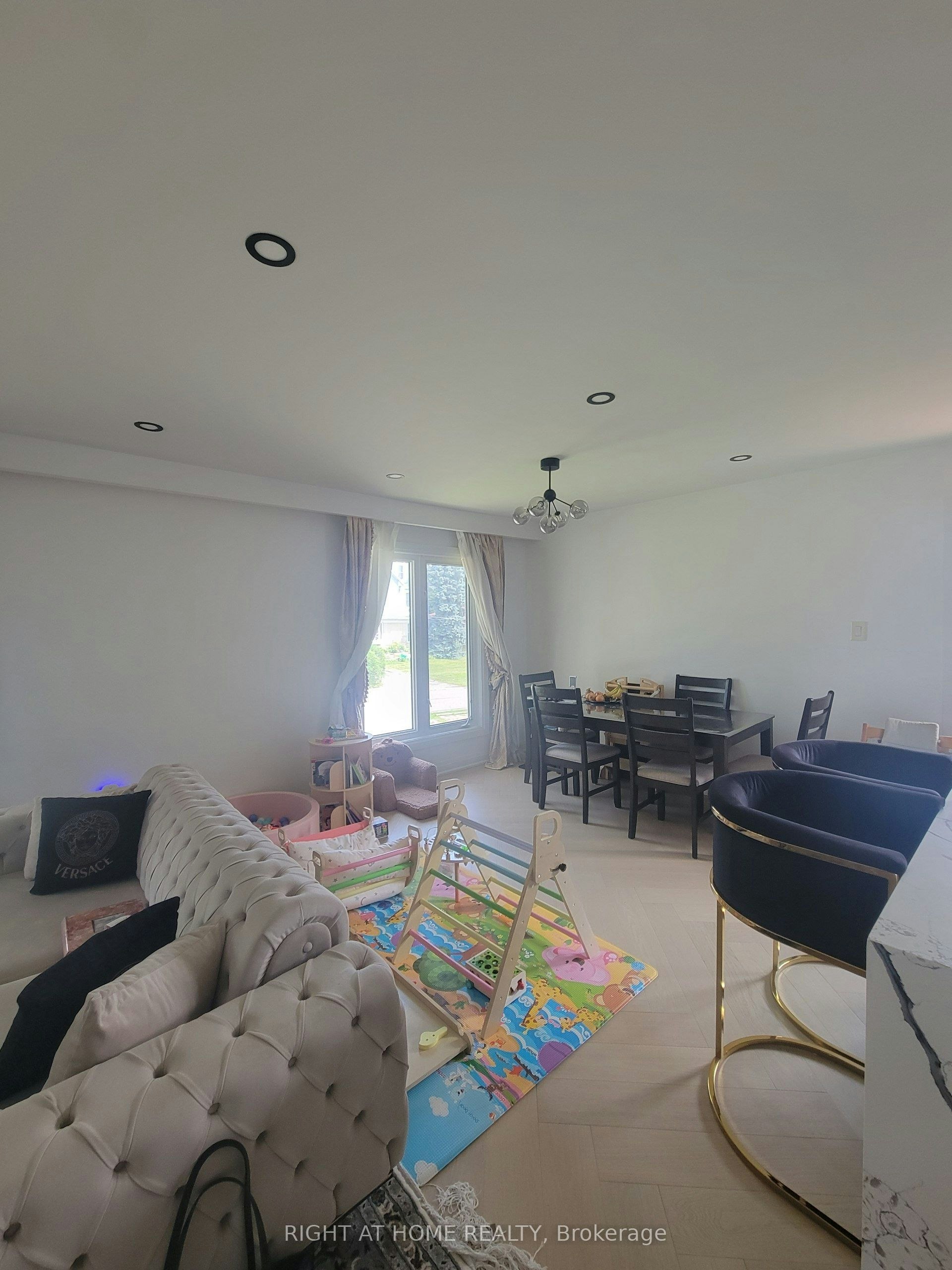 (Main Floor)-1 Huron Court, Aurora, ON, L4G 2X7 - 4