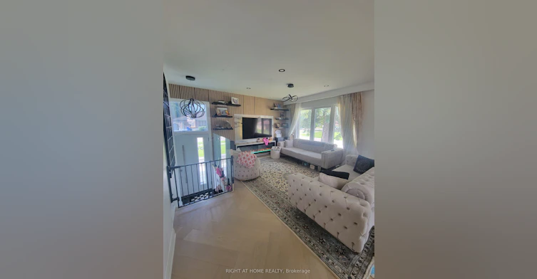 (Main Floor)-1 Huron Court, Aurora, ON, L4G 2X7 - 2