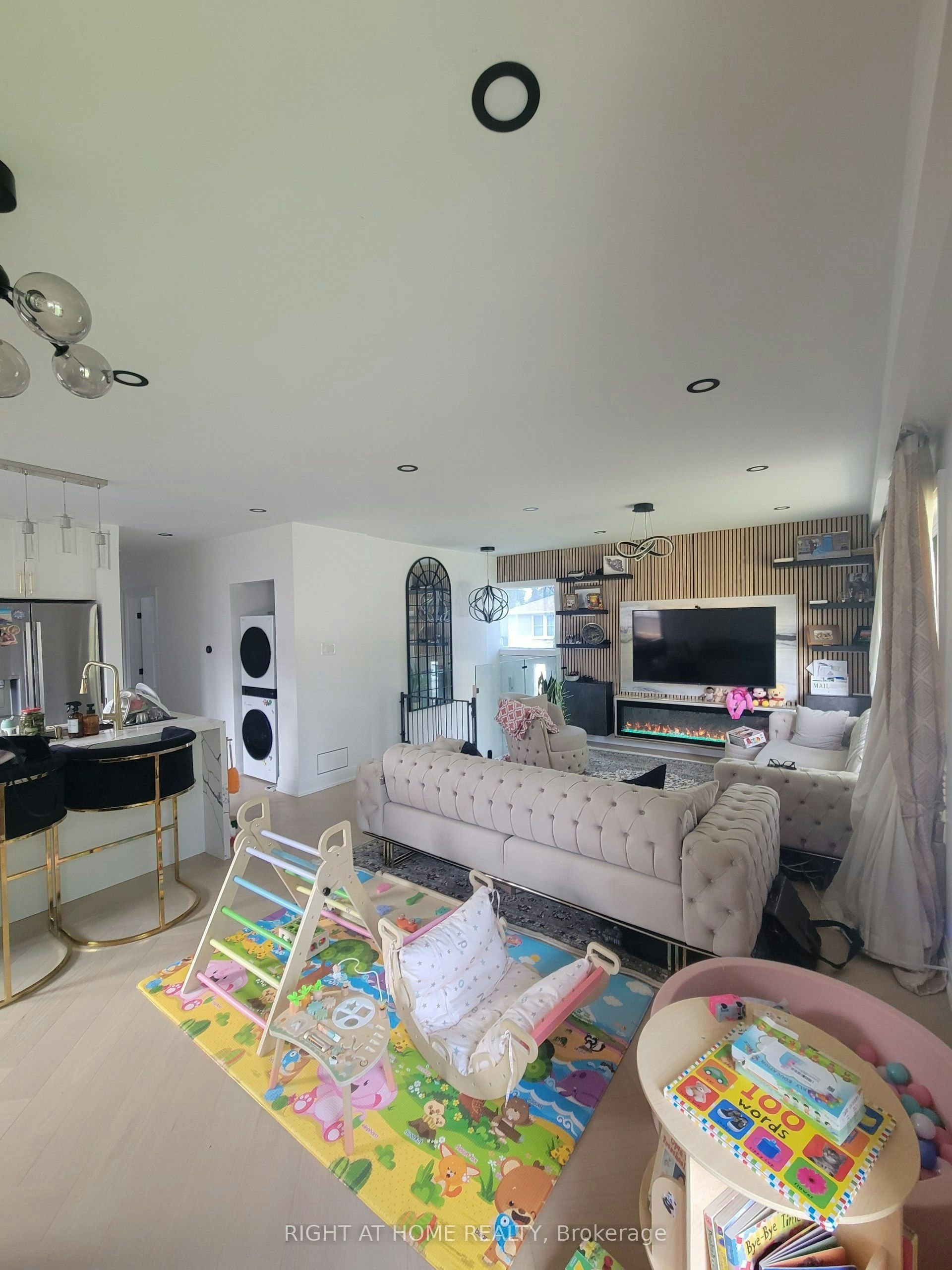 (Main Floor)-1 Huron Court, Aurora, ON, L4G 2X7 - 3