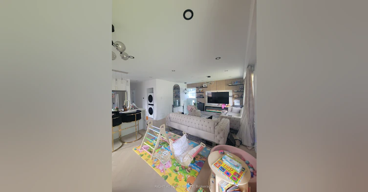 (Main Floor)-1 Huron Court, Aurora, ON, L4G 2X7 - 3