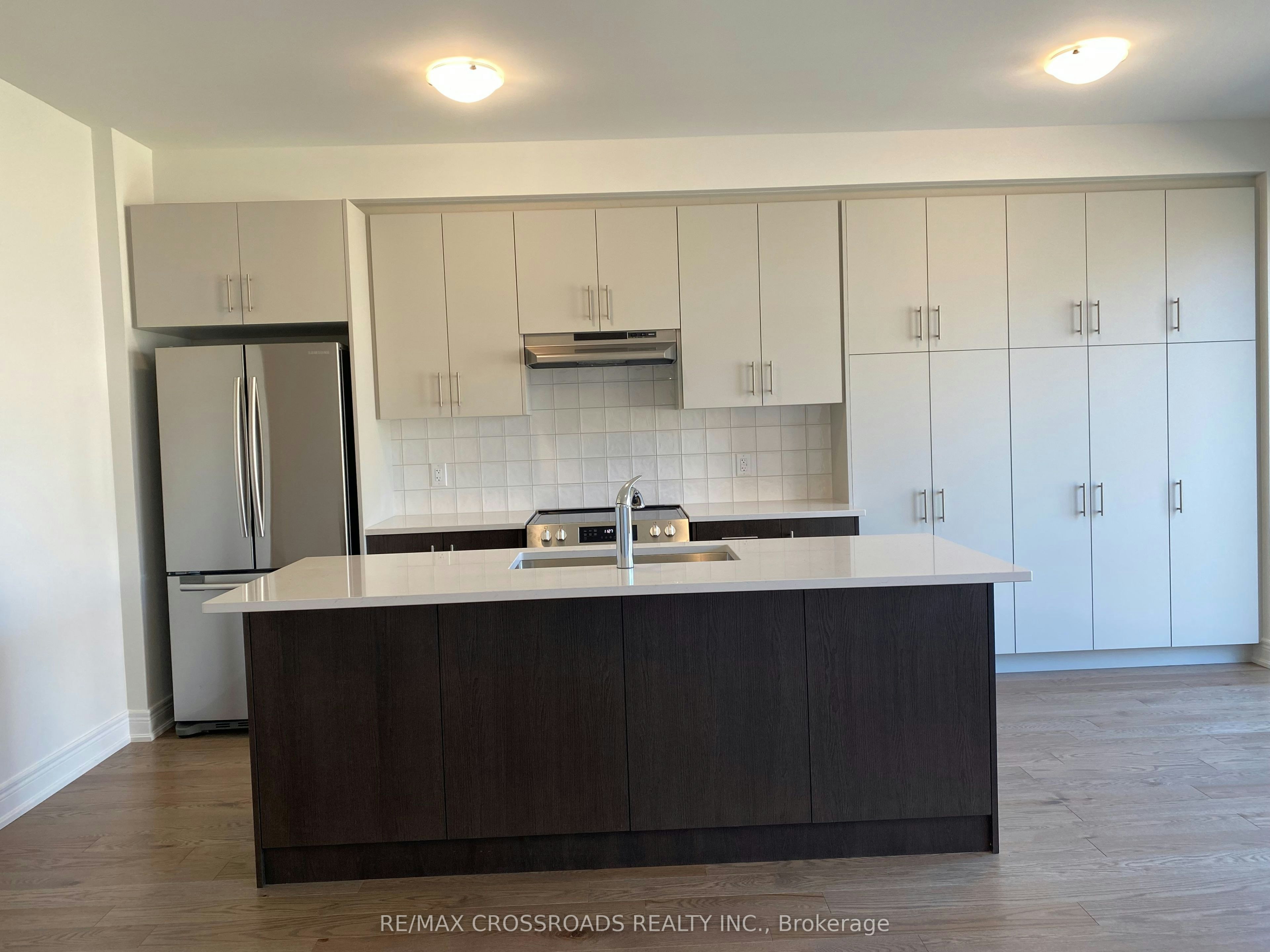 4 Kamper Avenue, Richmond Hill, ON, L4E 1M4 - 9