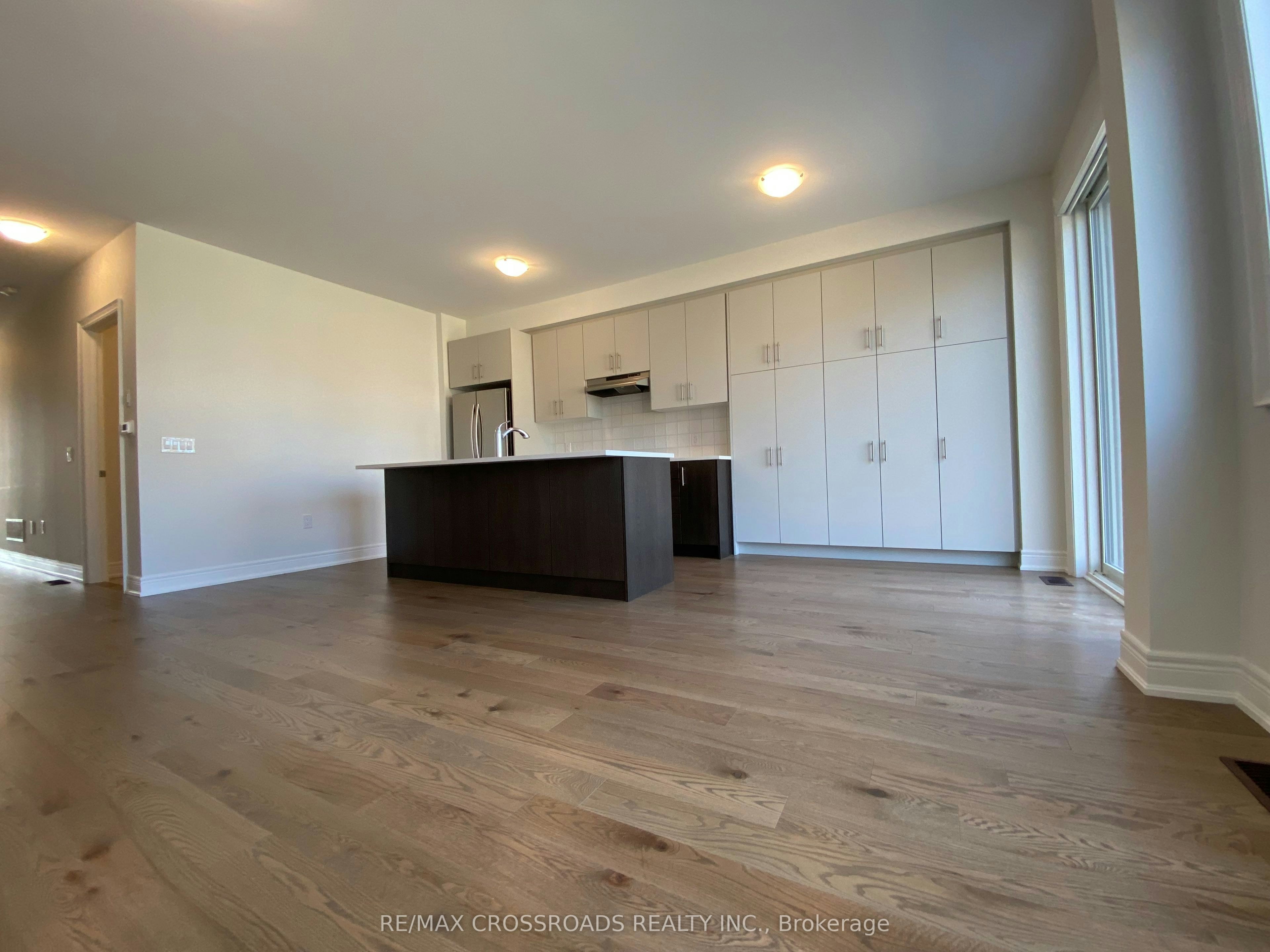 4 Kamper Avenue, Richmond Hill, ON, L4E 1M4 - 8