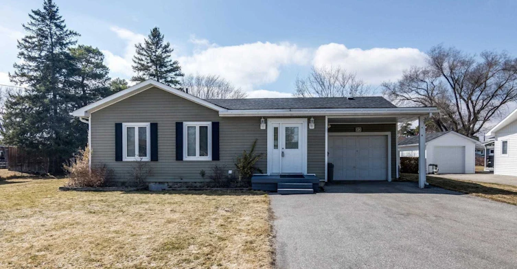 32 Canal Street, Georgina, ON, L4P 1K5