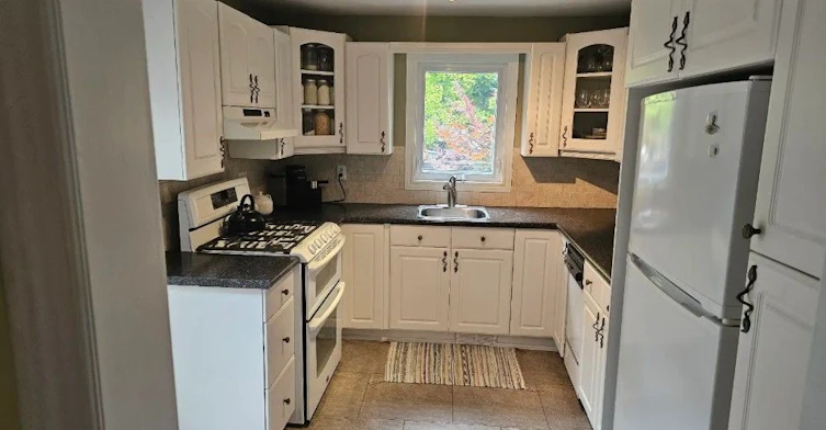 47 Denne Boulevard, Newmarket, ON, L3Y 4H5 - 2