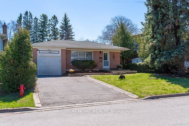 304 Roywood Crescent, Newmarket, ON, L3Y 1A5