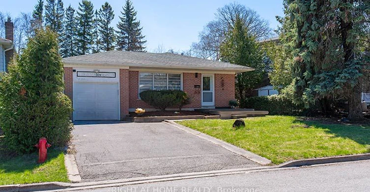 304 Roywood Crescent, Newmarket, ON, L3Y 1A5