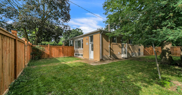 303 Blue Grass Boulevard, Richmond Hill, ON, L4C 3H3 - 2