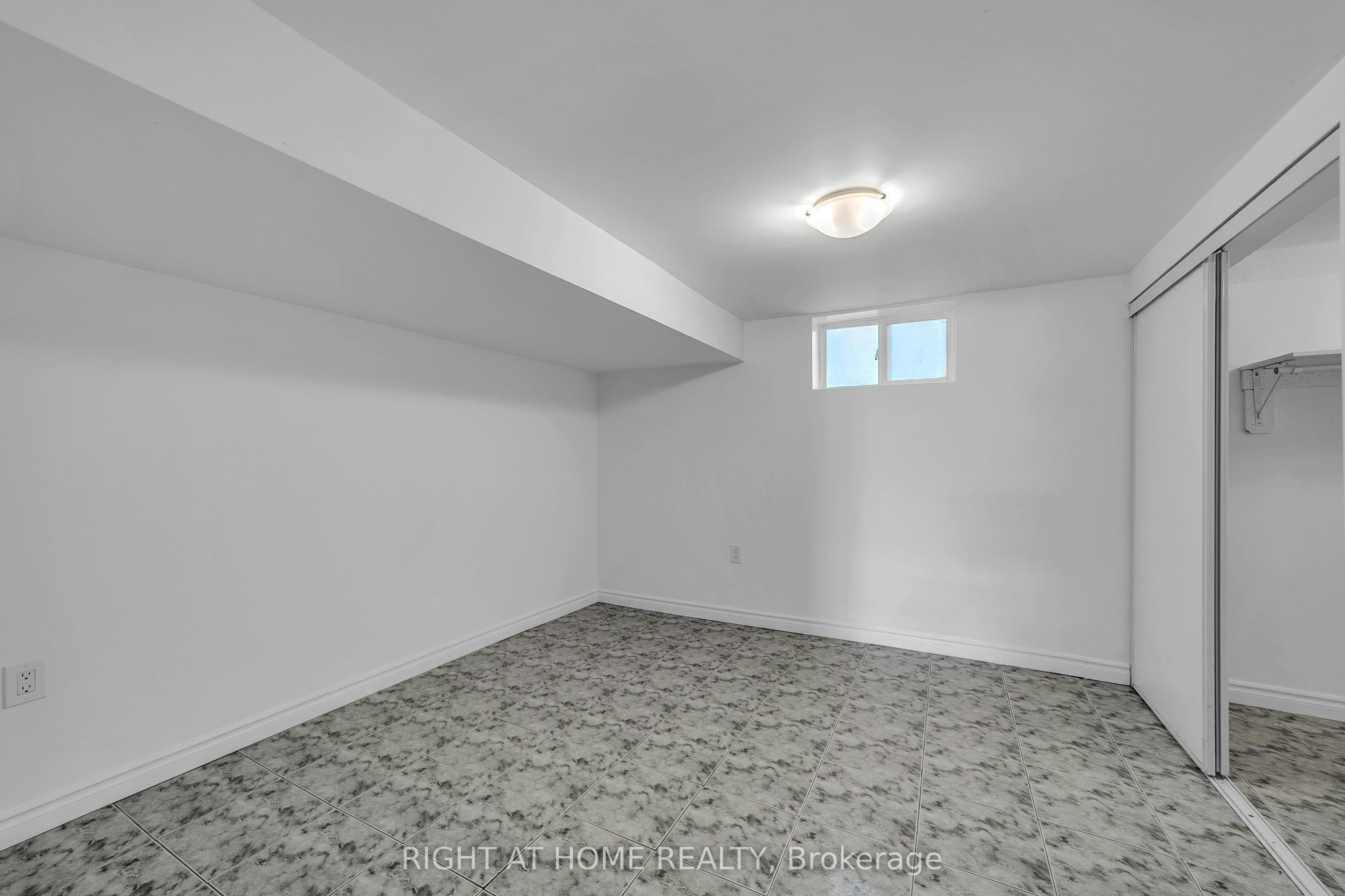 303 Blue Grass Boulevard, Richmond Hill, ON, L4C 3H3 - 5
