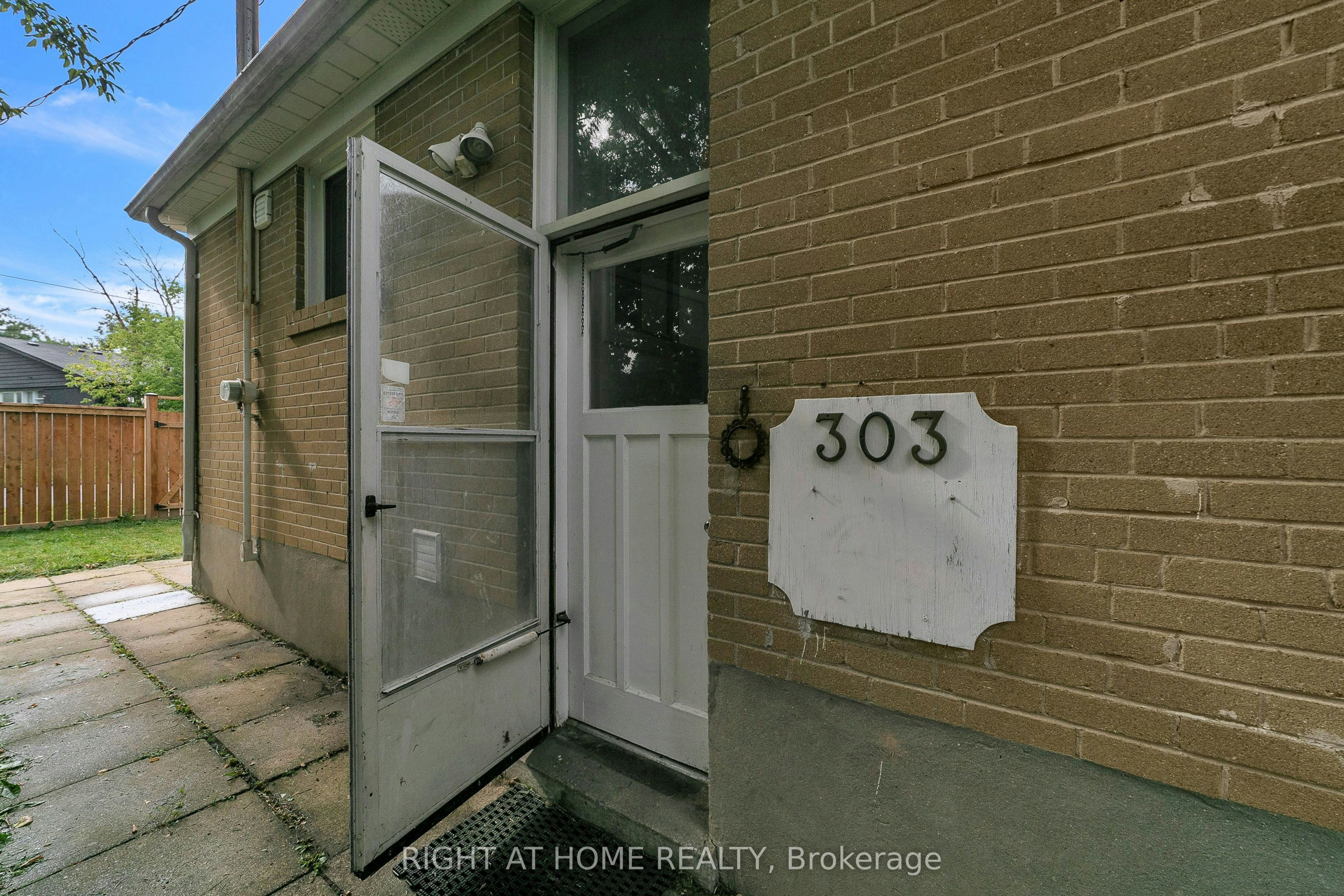 303 Blue Grass Boulevard, Richmond Hill, ON, L4C 3H3 - 6