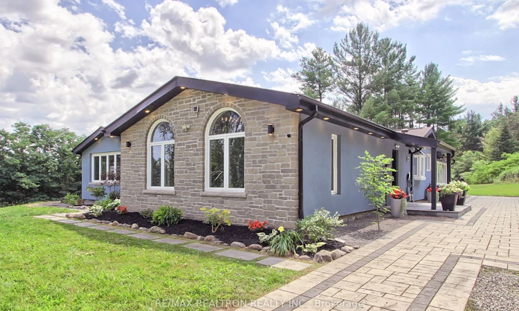 3433 Mount Albert Road