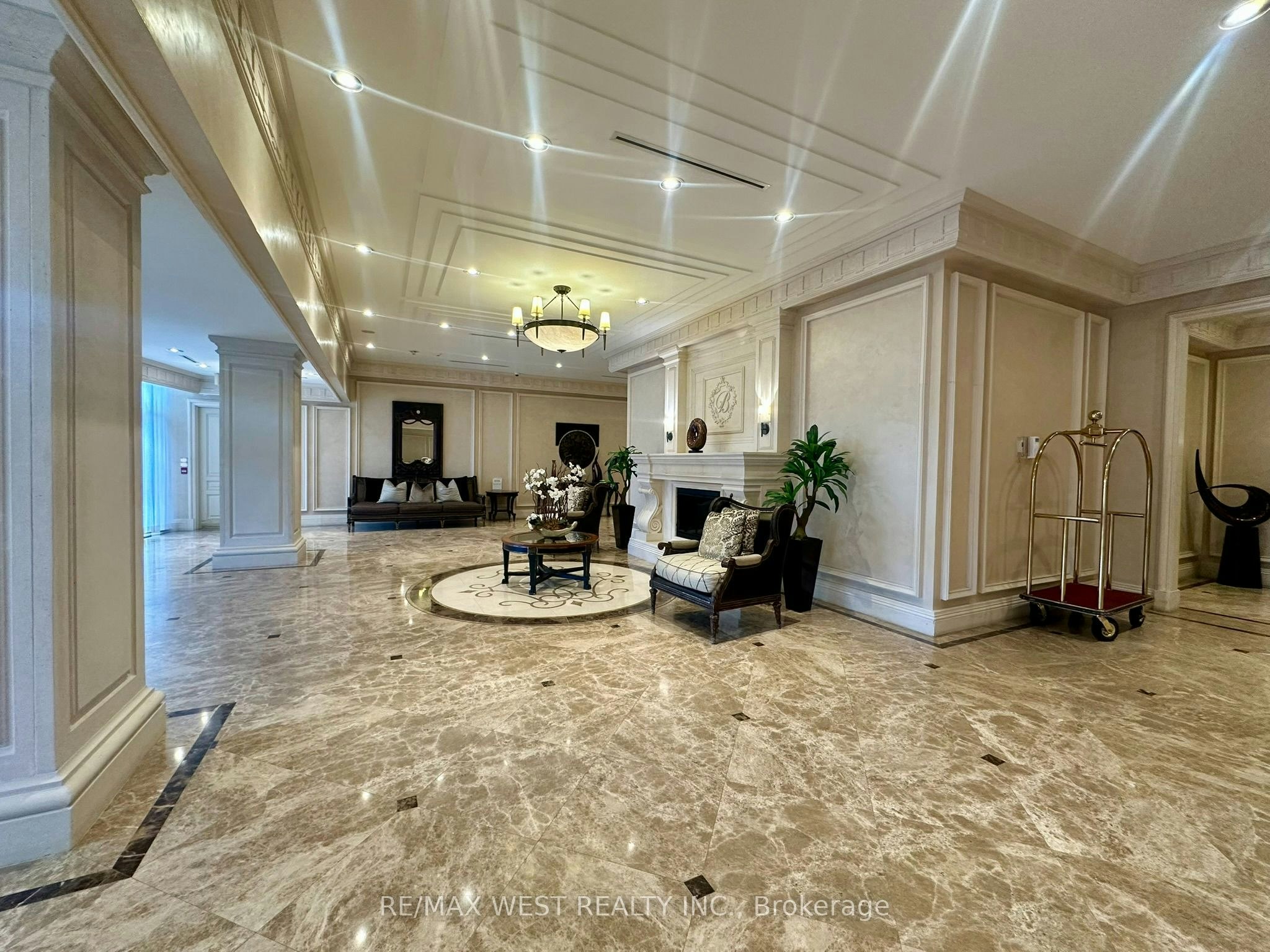 302-9235 Jane Street, Vaughan, ON, L6A 0J8 - 9