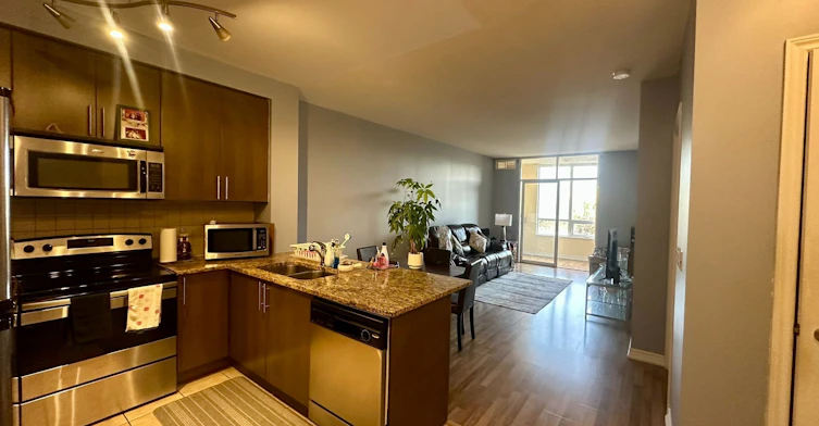 302-9235 Jane Street, Vaughan, ON, L6A 0J8 - 2