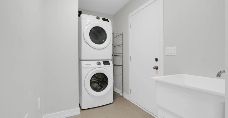 217 Salterton Circle, Vaughan, ON, L6A 4Z2 - 6
