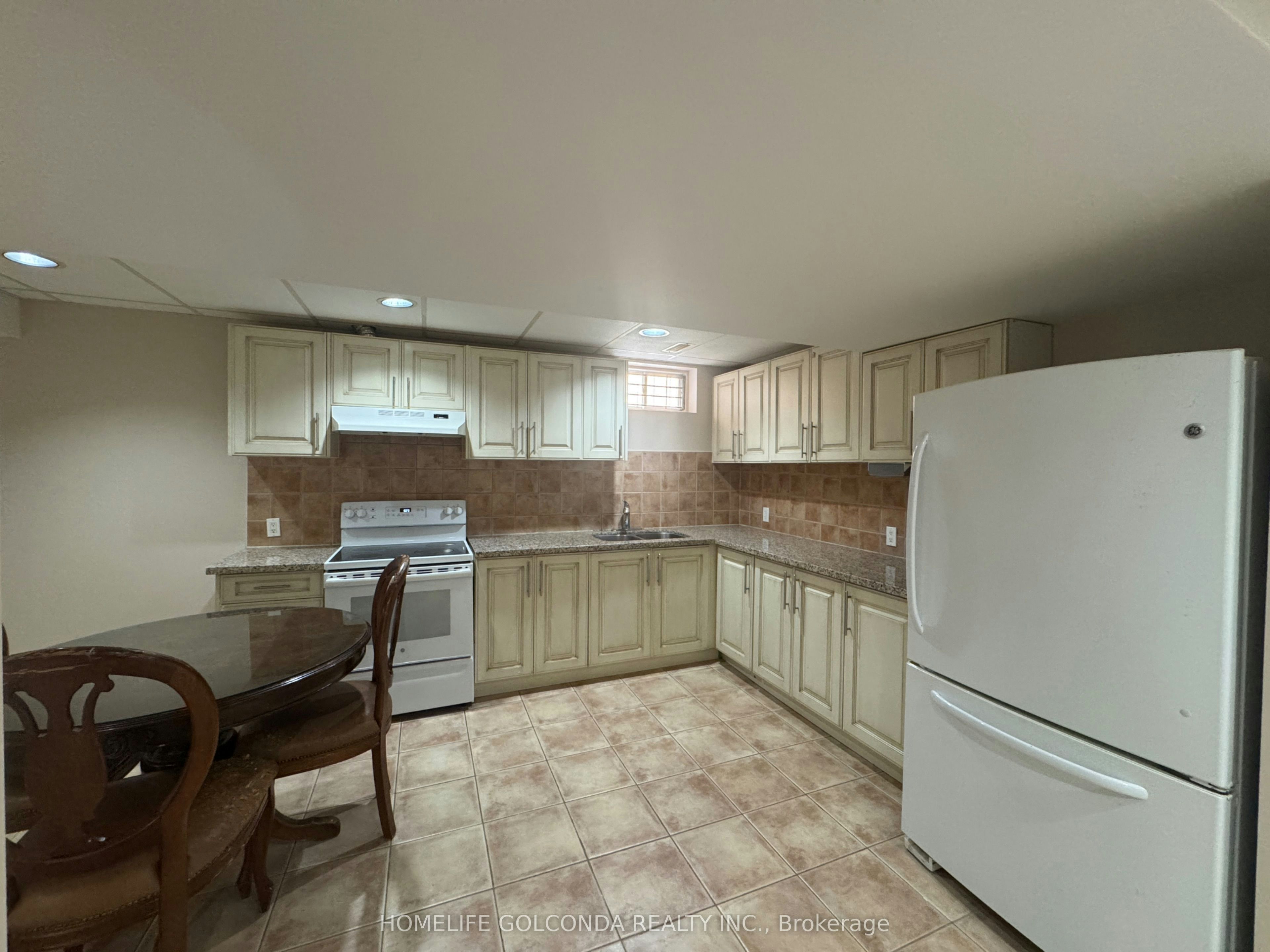 33 Hammerstone Crescent, Vaughan, ON, L4J 8B4 - 4