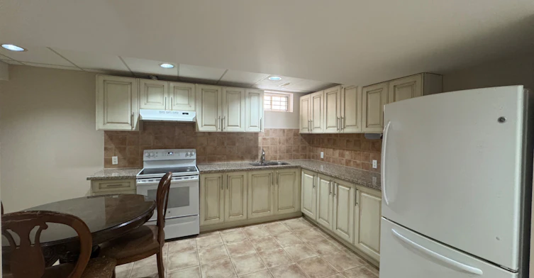 33 Hammerstone Crescent, Vaughan, ON, L4J 8B4 - 4