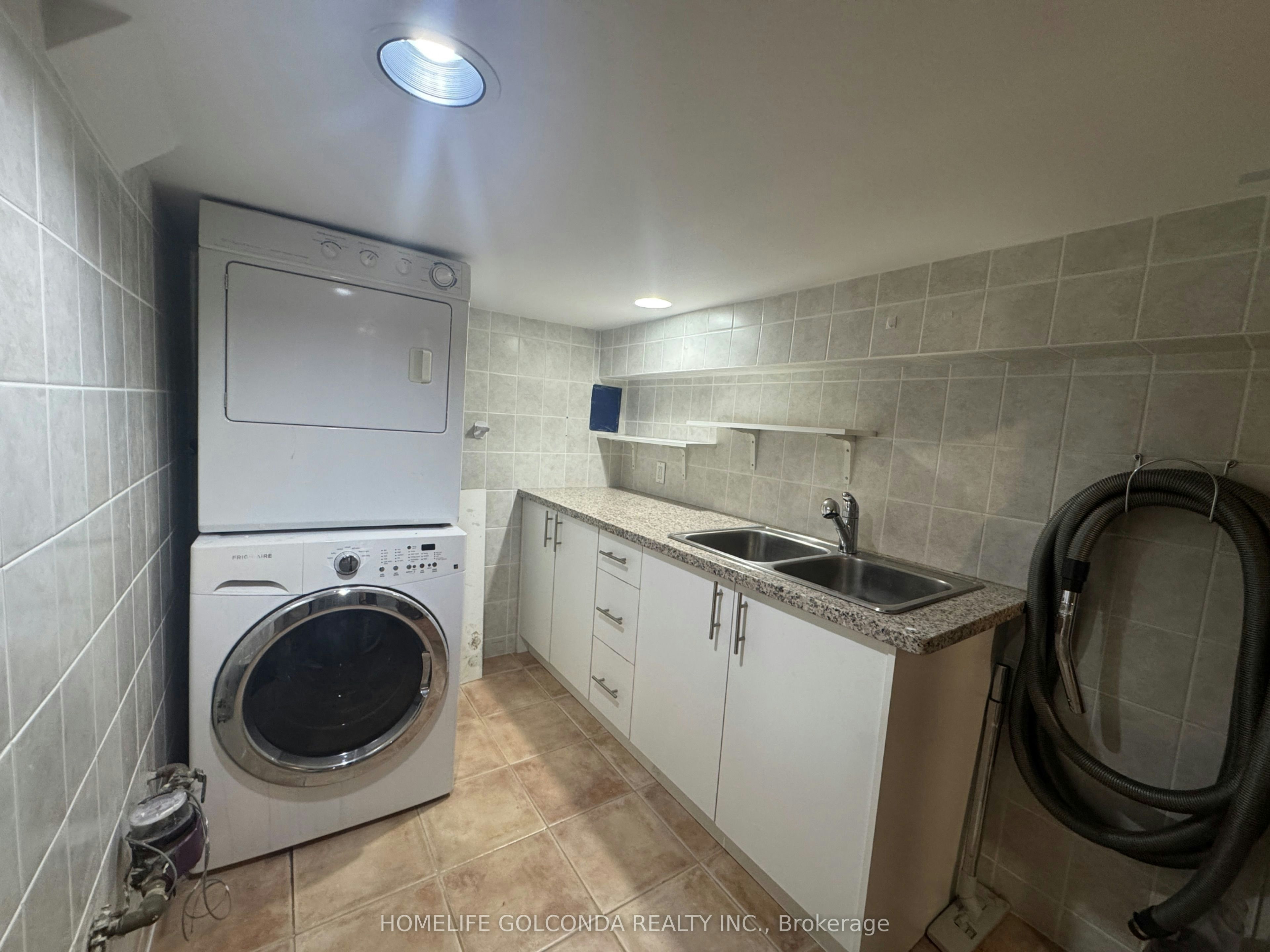 33 Hammerstone Crescent, Vaughan, ON, L4J 8B4 - 11