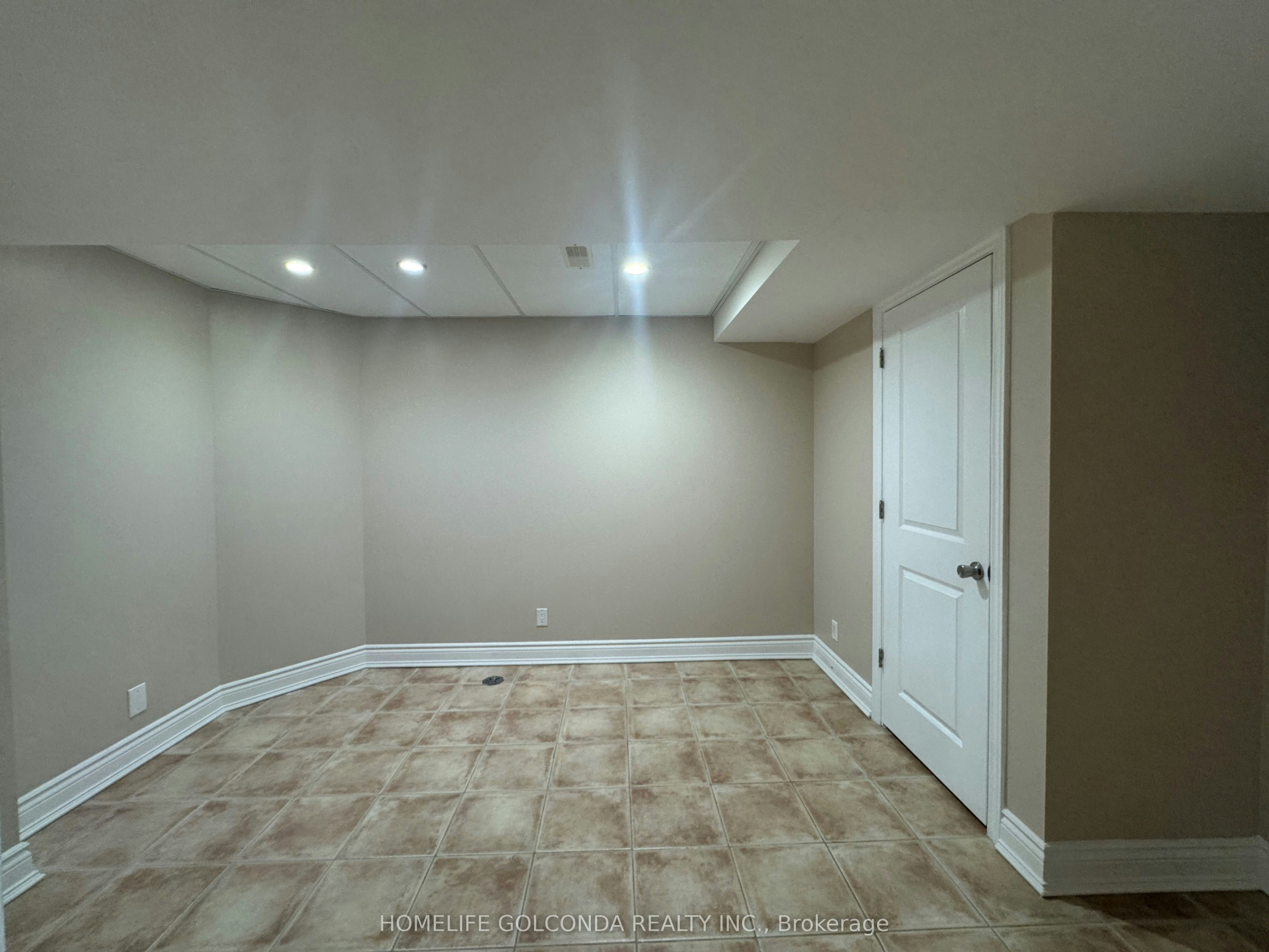 33 Hammerstone Crescent, Vaughan, ON, L4J 8B4 - 8