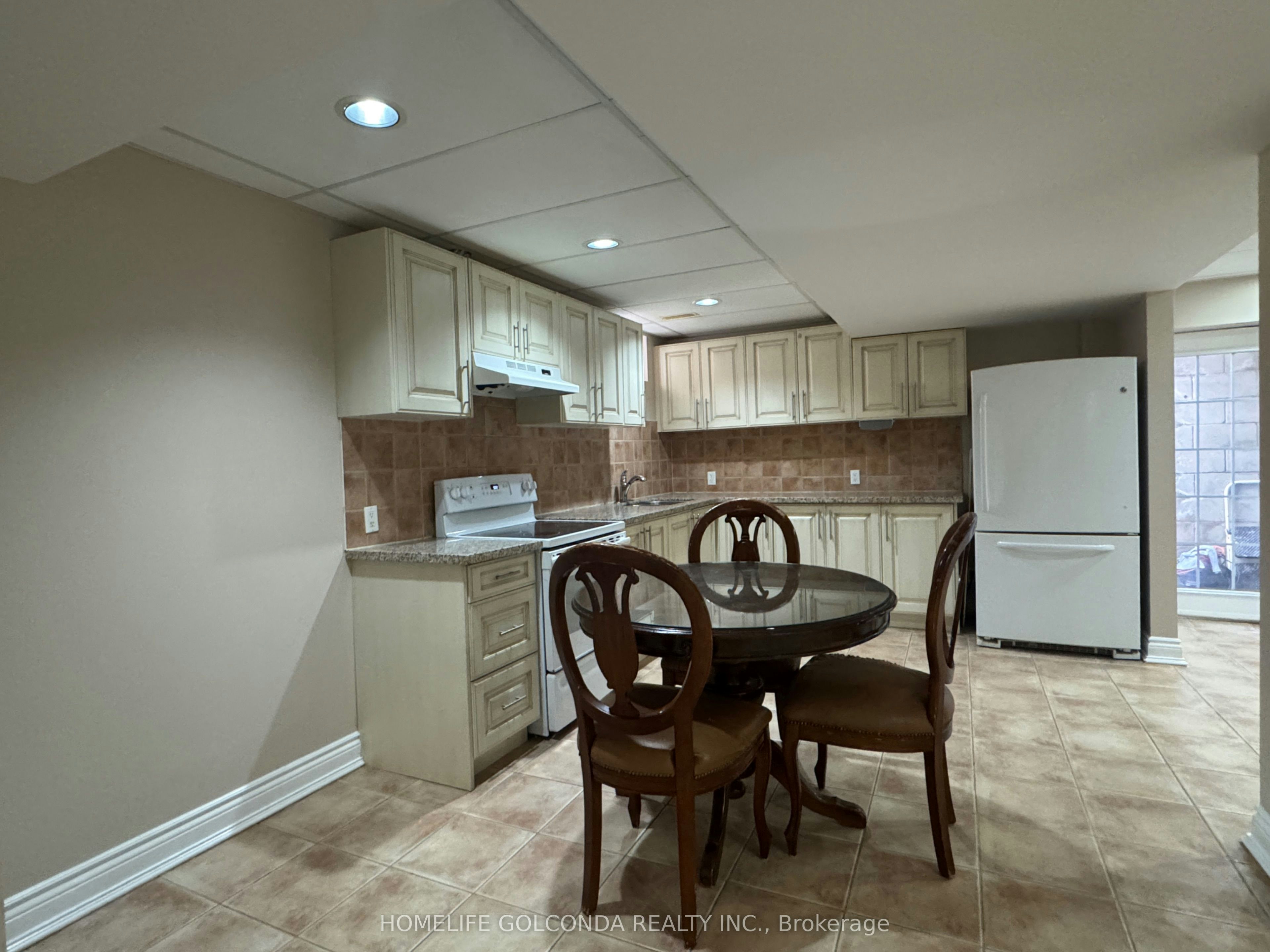 33 Hammerstone Crescent, Vaughan, ON, L4J 8B4 - 3