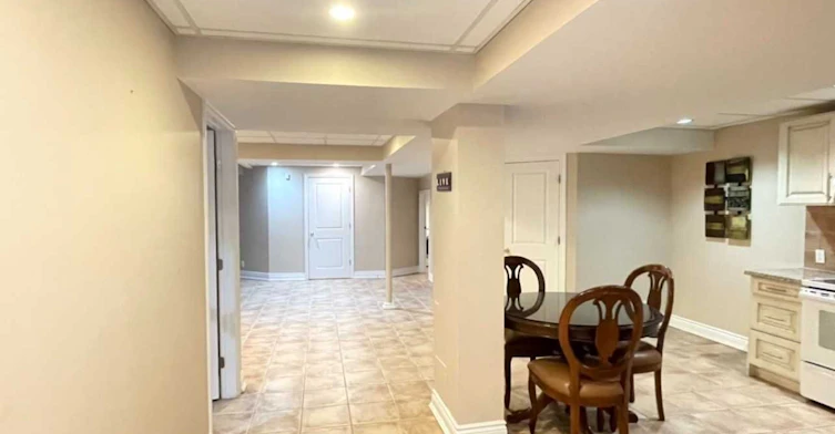 33 Hammerstone Crescent, Vaughan, ON, L4J 8B4 - 3