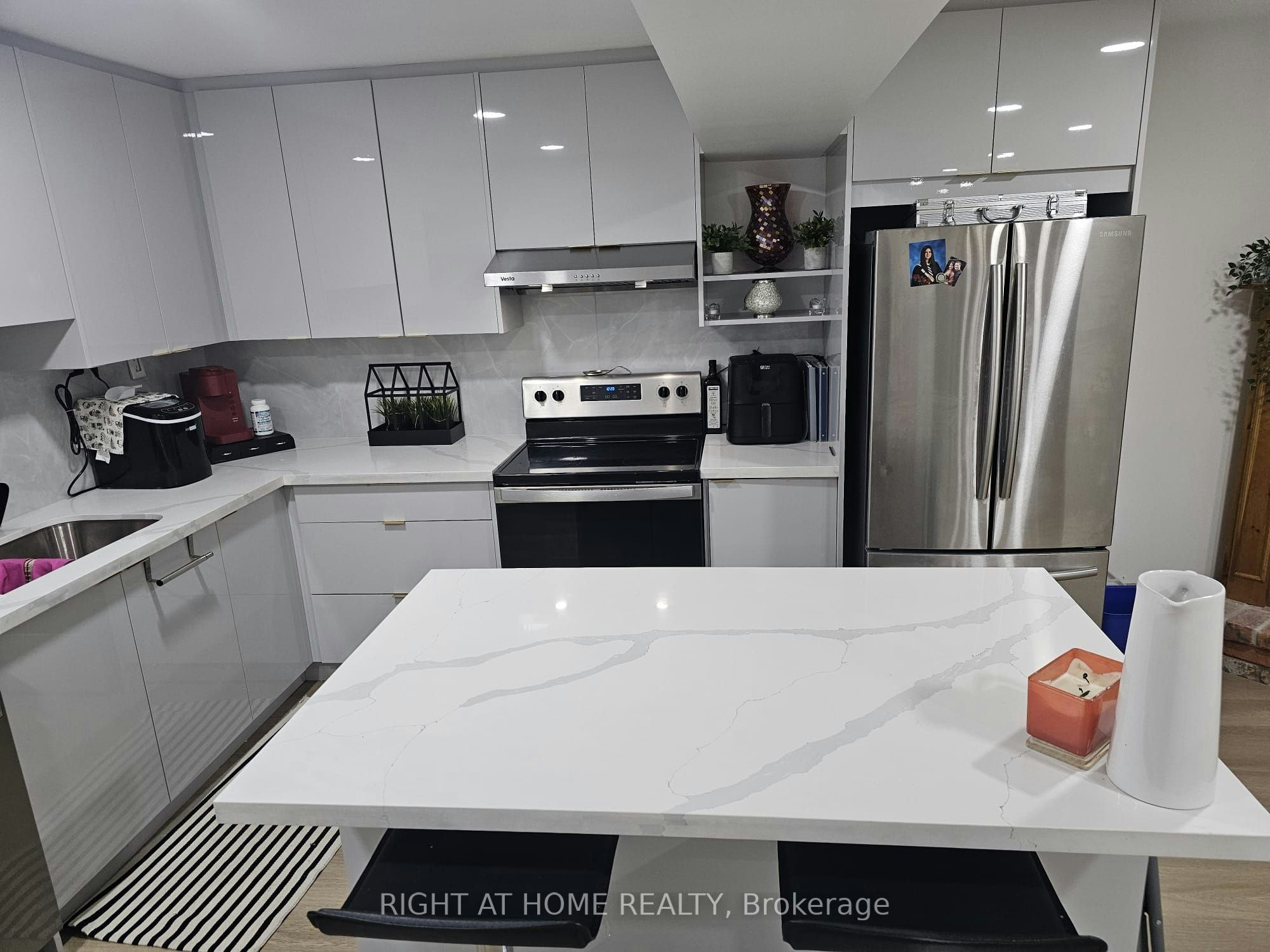33 Country Heights Drive, Richmond Hill, ON, L4E 3M8 - 6