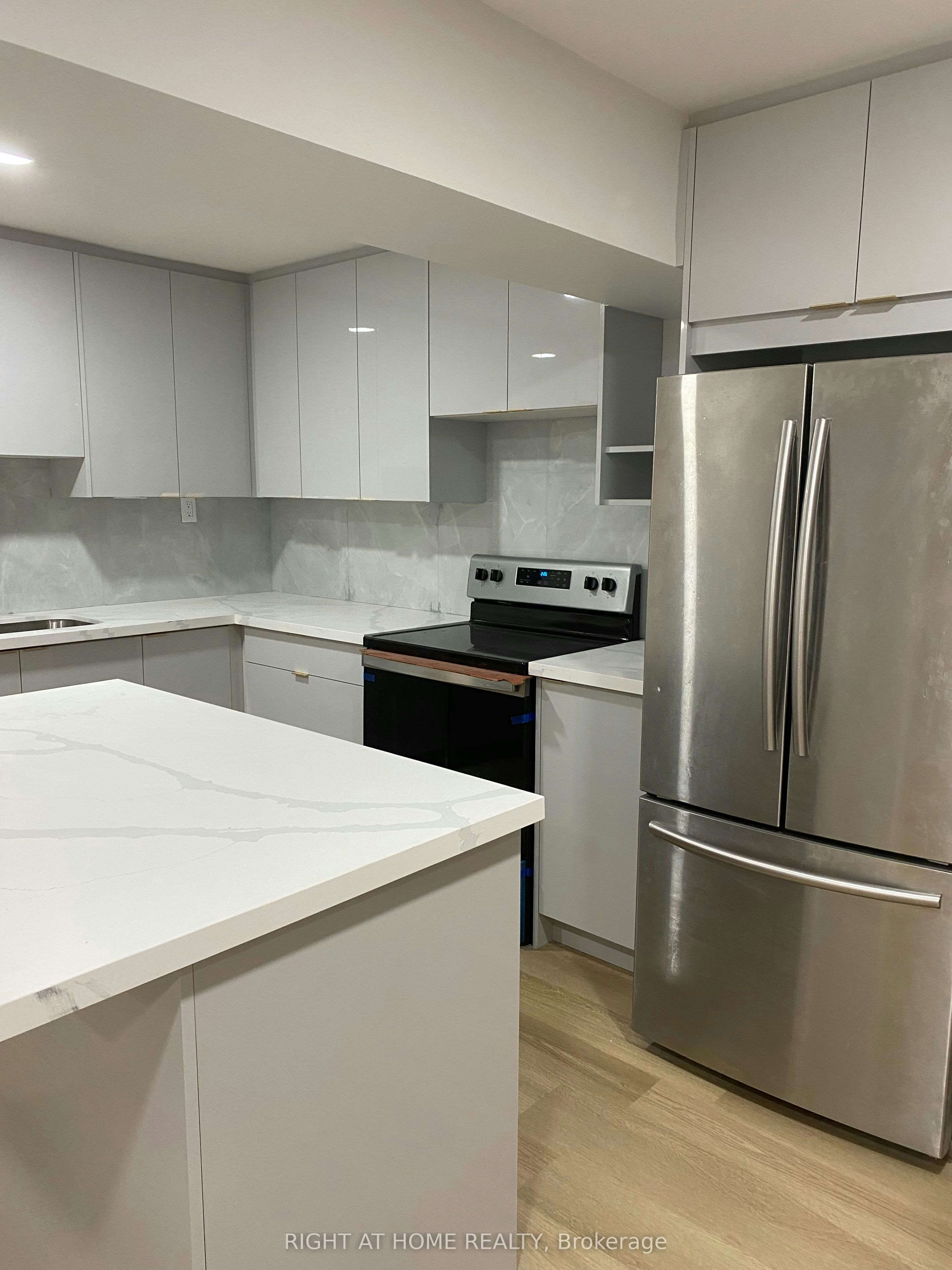 33 Country Heights Drive, Richmond Hill, ON, L4E 3M8 - 8