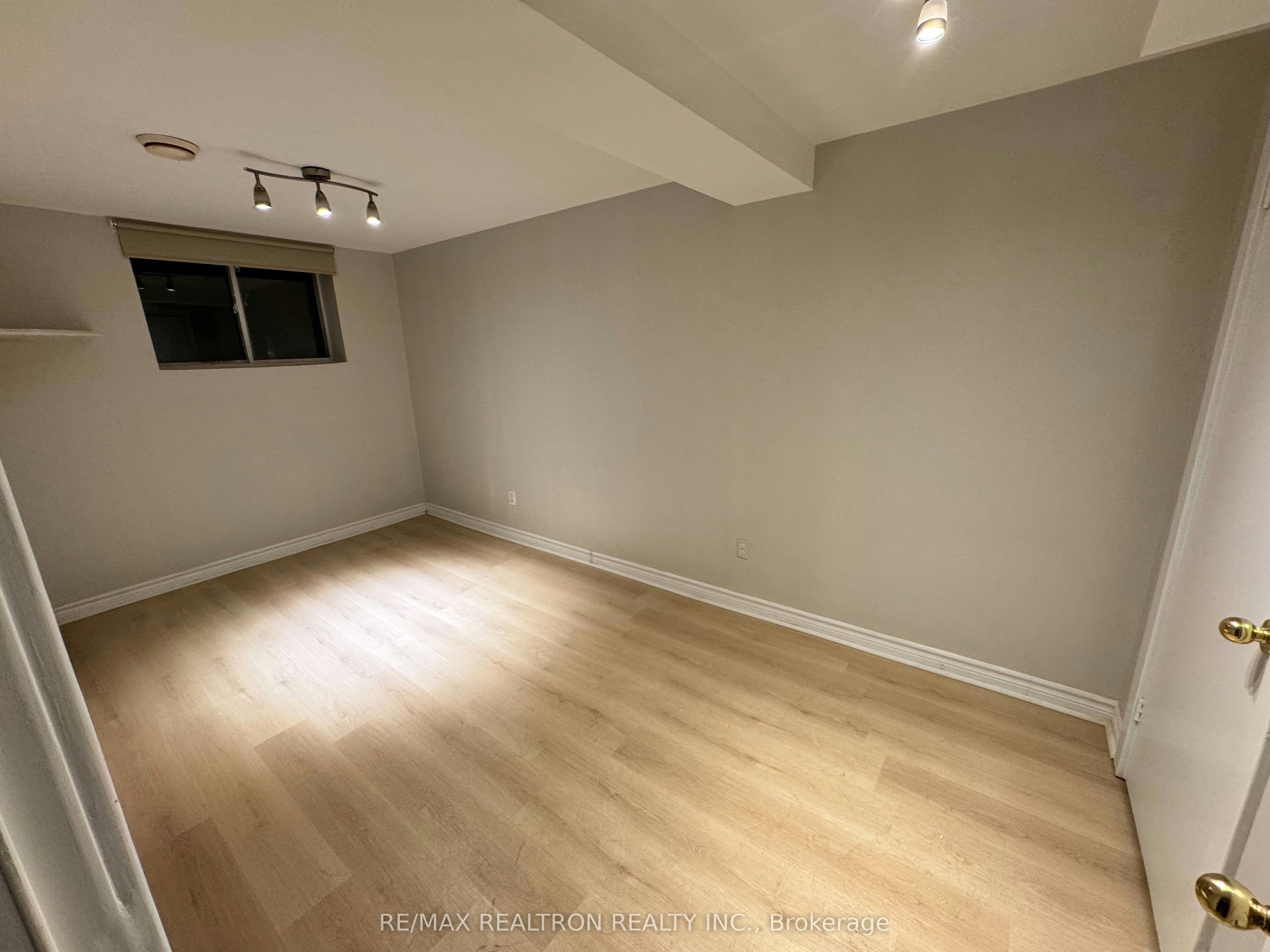 168 Hodgson Drive, Newmarket, ON, L3Y 1E2 - 5