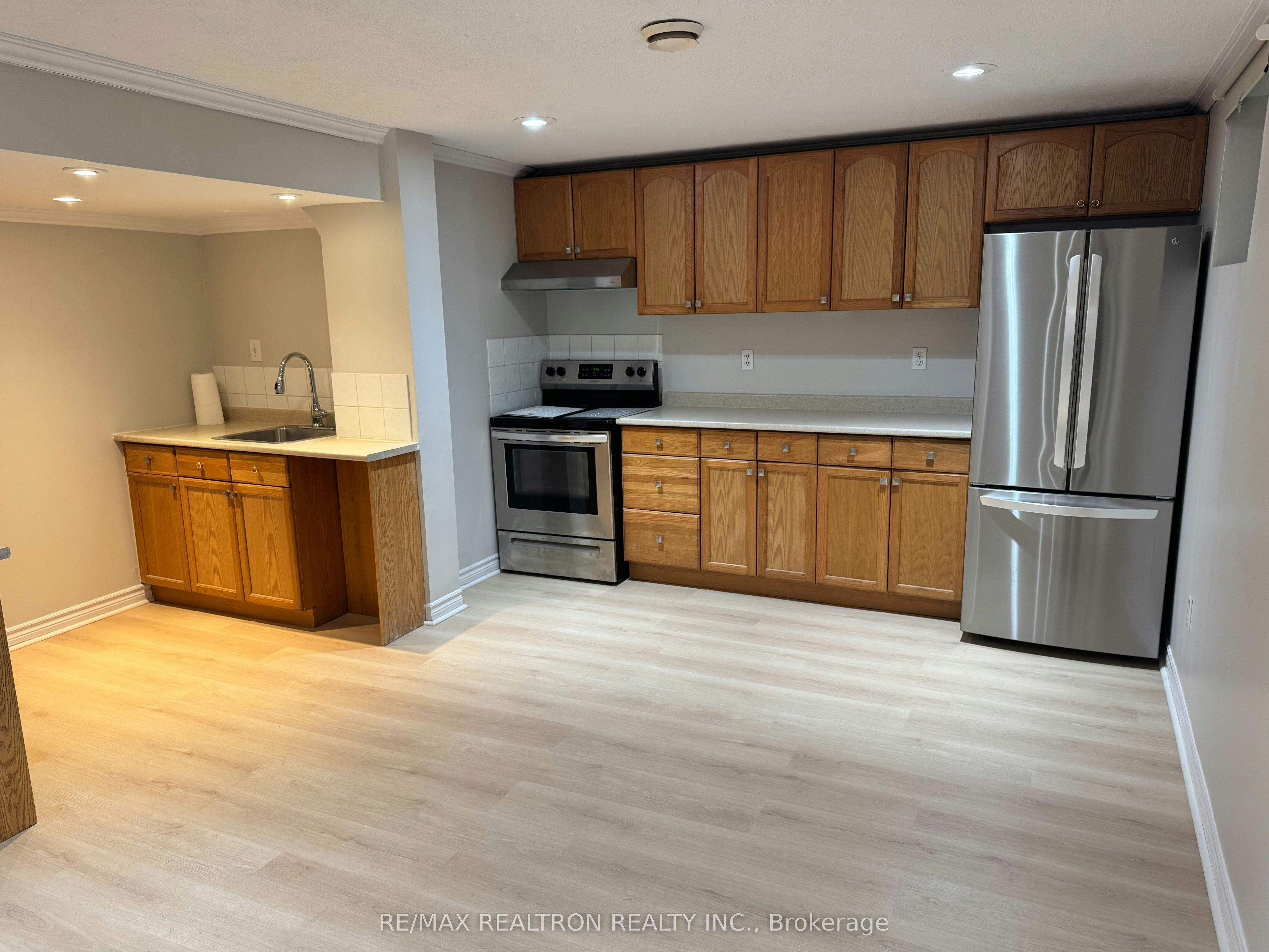 168 Hodgson Drive, Newmarket, ON, L3Y 1E2 - 2