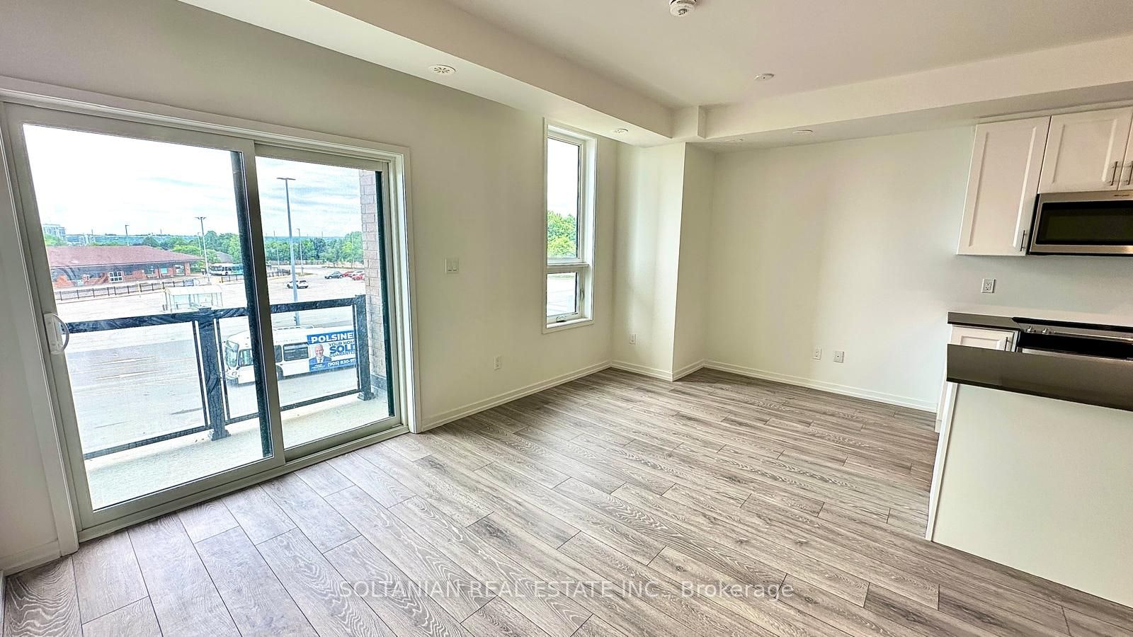 8-20 Lytham Green Circle, Newmarket, ON, L3Y 0H3 - 29