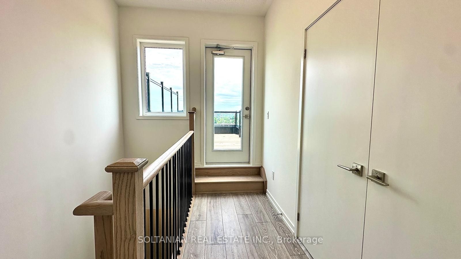 8-20 Lytham Green Circle, Newmarket, ON, L3Y 0H3 - 28