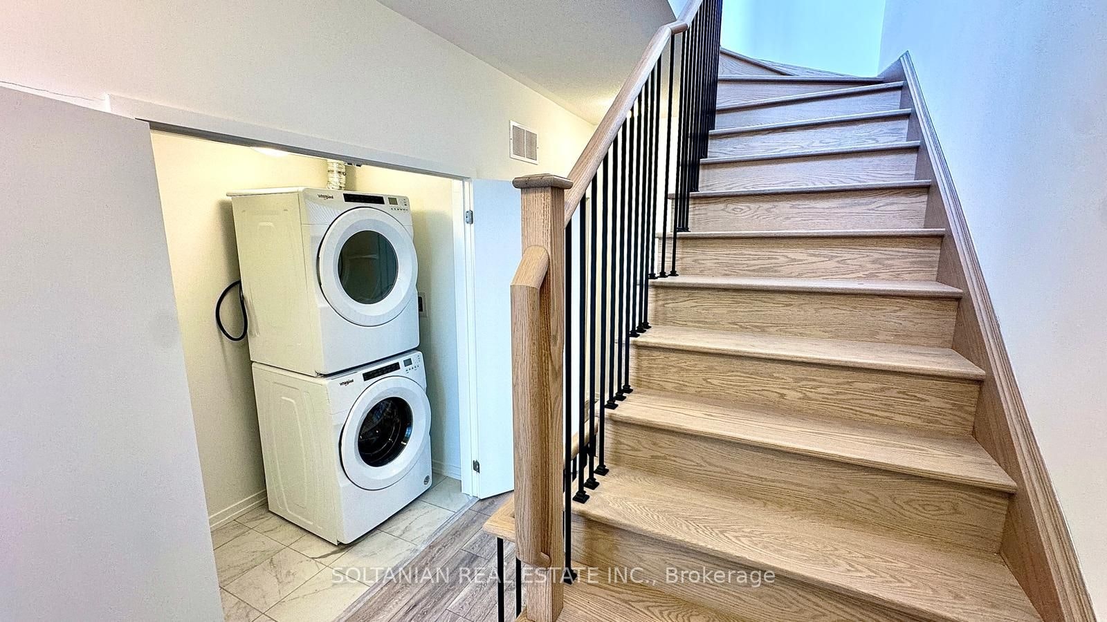 8-20 Lytham Green Circle, Newmarket, ON, L3Y 0H3 - 27