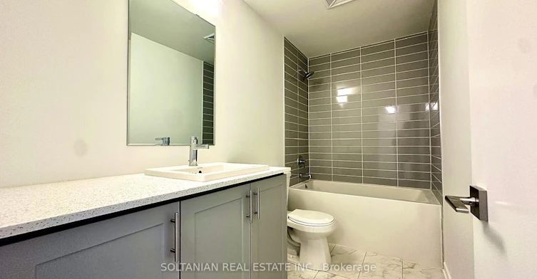 8-20 Lytham Green Circle, Newmarket, ON, L3Y 0H3 - 24