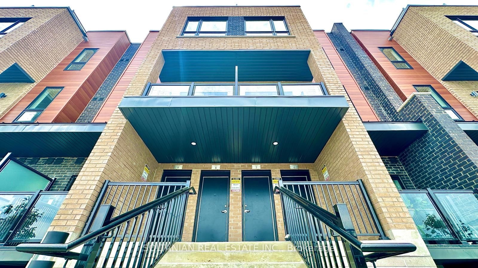 8-20 Lytham Green Circle, Newmarket, ON, L3Y 0H3 - 39