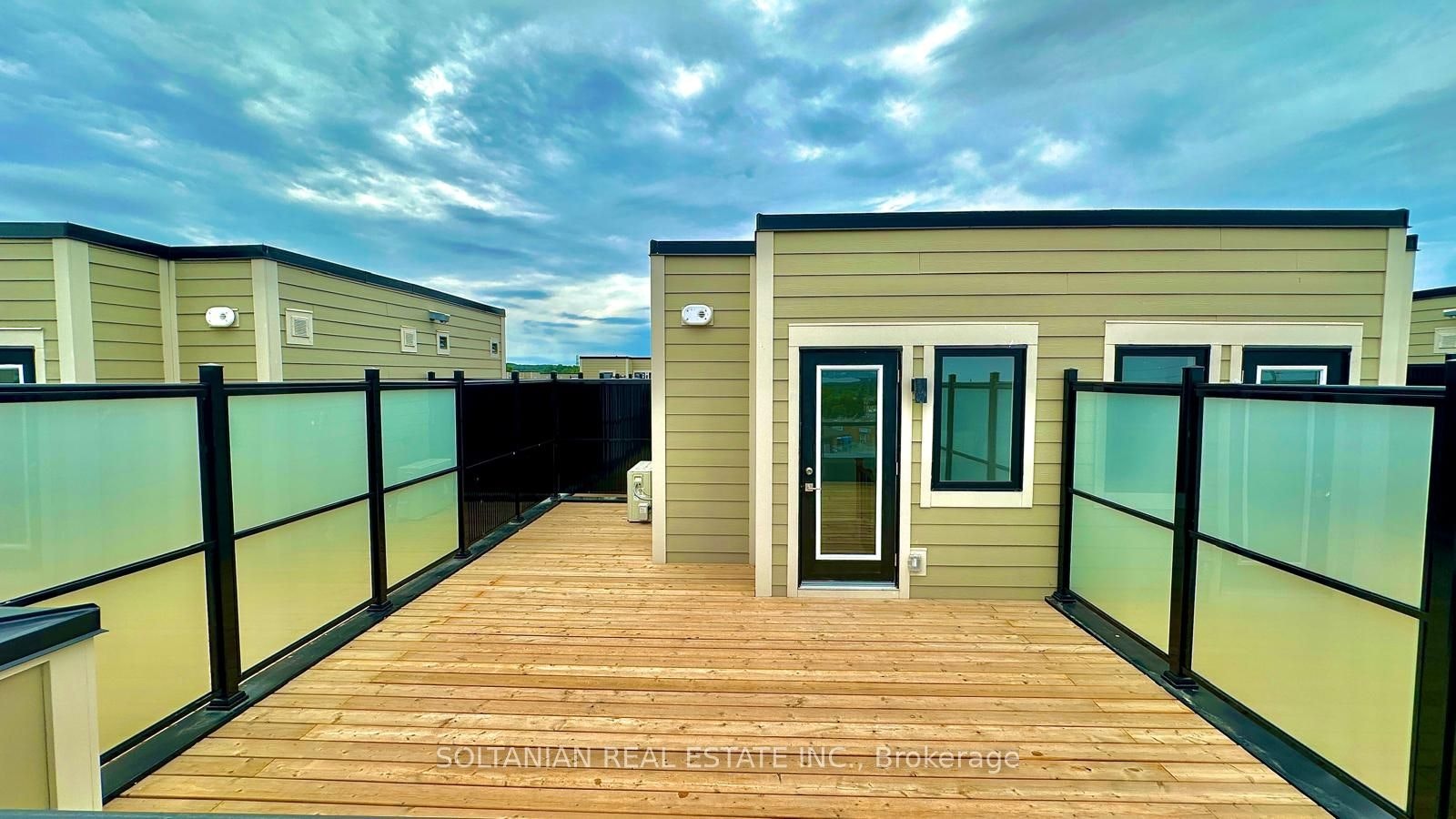 8-20 Lytham Green Circle, Newmarket, ON, L3Y 0H3 - 30