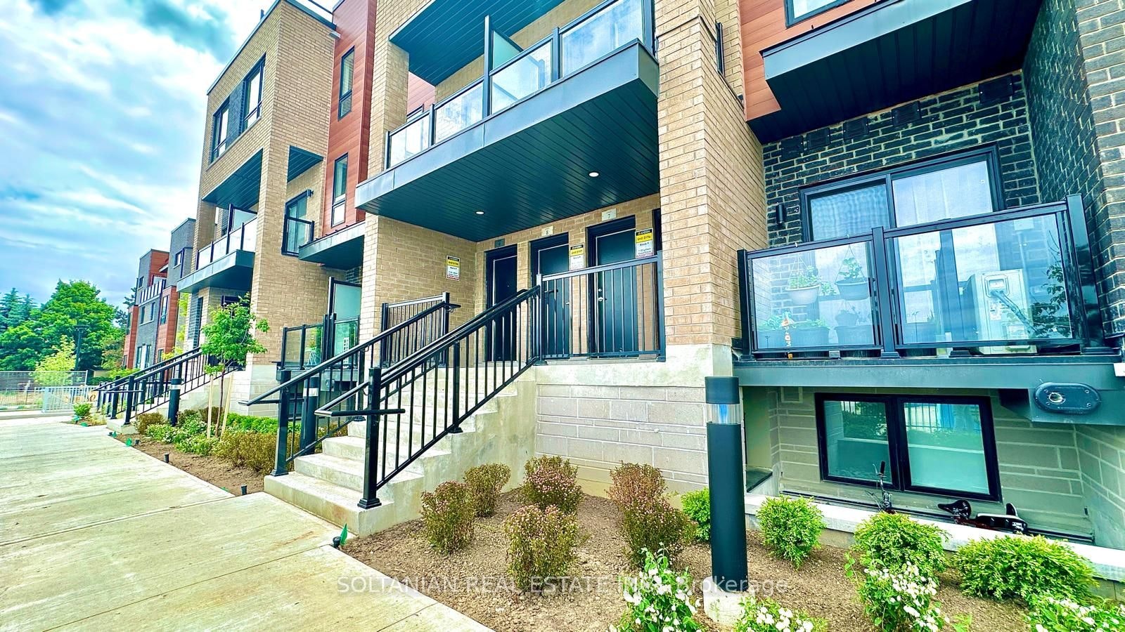 8-20 Lytham Green Circle, Newmarket, ON, L3Y 0H3 - 41