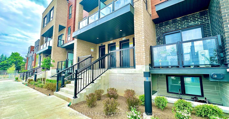 8-20 Lytham Green Circle, Newmarket, ON, L3Y 0H3 - 41