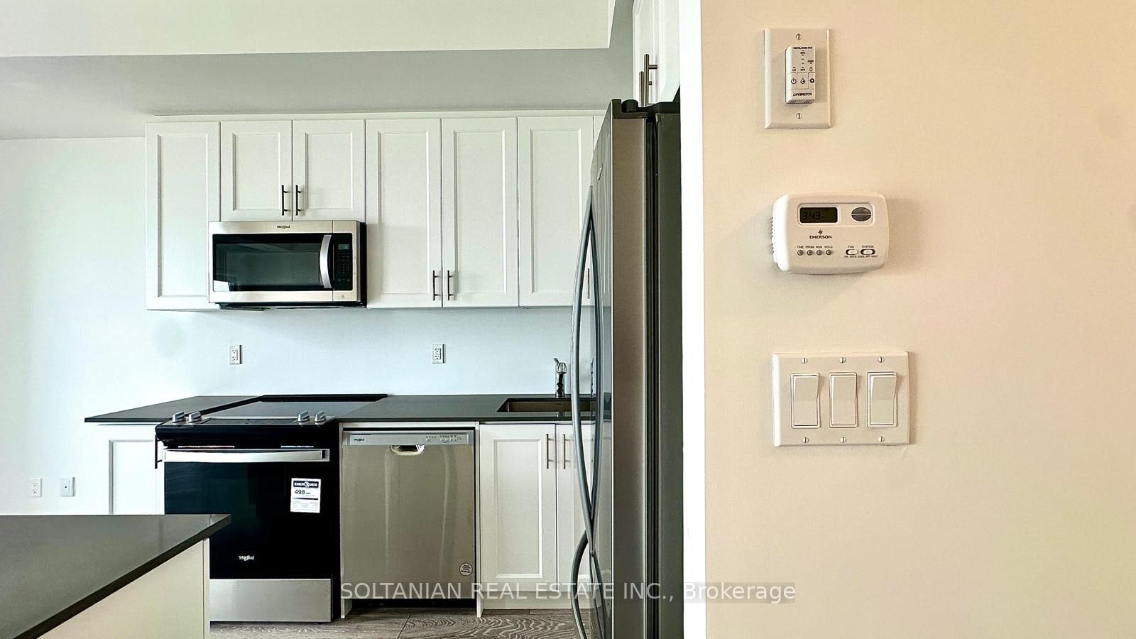 8-20 Lytham Green Circle, Newmarket, ON, L3Y 0H3 - 3