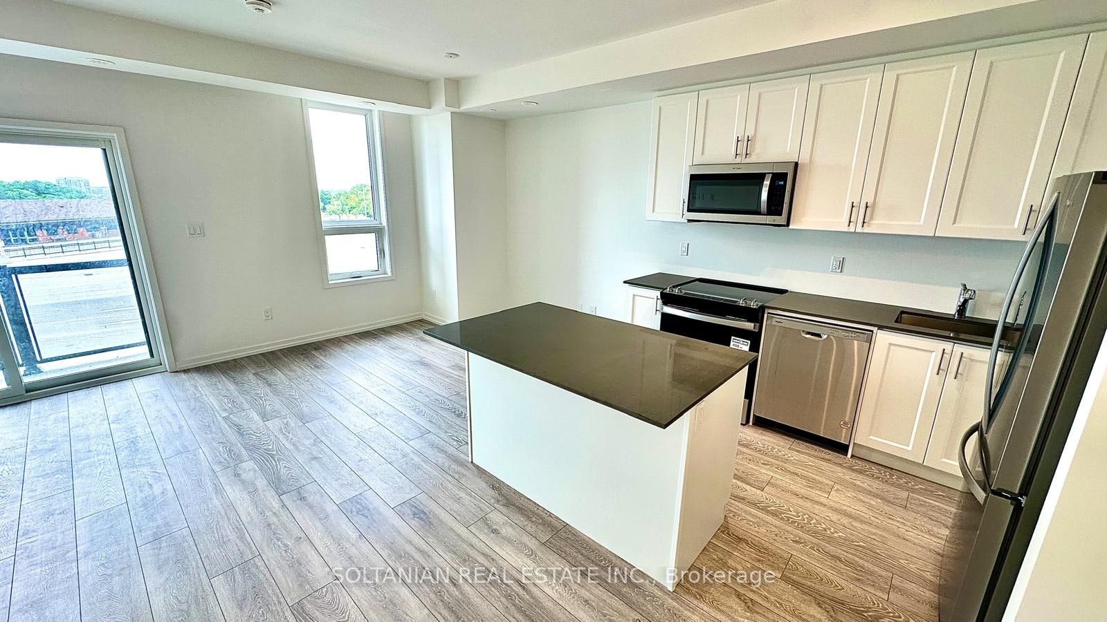 8-20 Lytham Green Circle, Newmarket, ON, L3Y 0H3 - 7