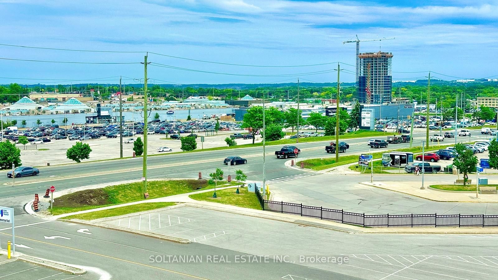 8-20 Lytham Green Circle, Newmarket, ON, L3Y 0H3 - 37