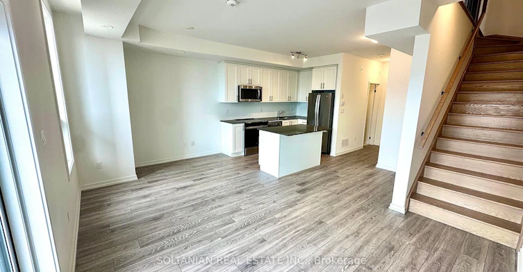 8-20 Lytham Green Circle, Newmarket, ON, L3Y 0H3 - 10