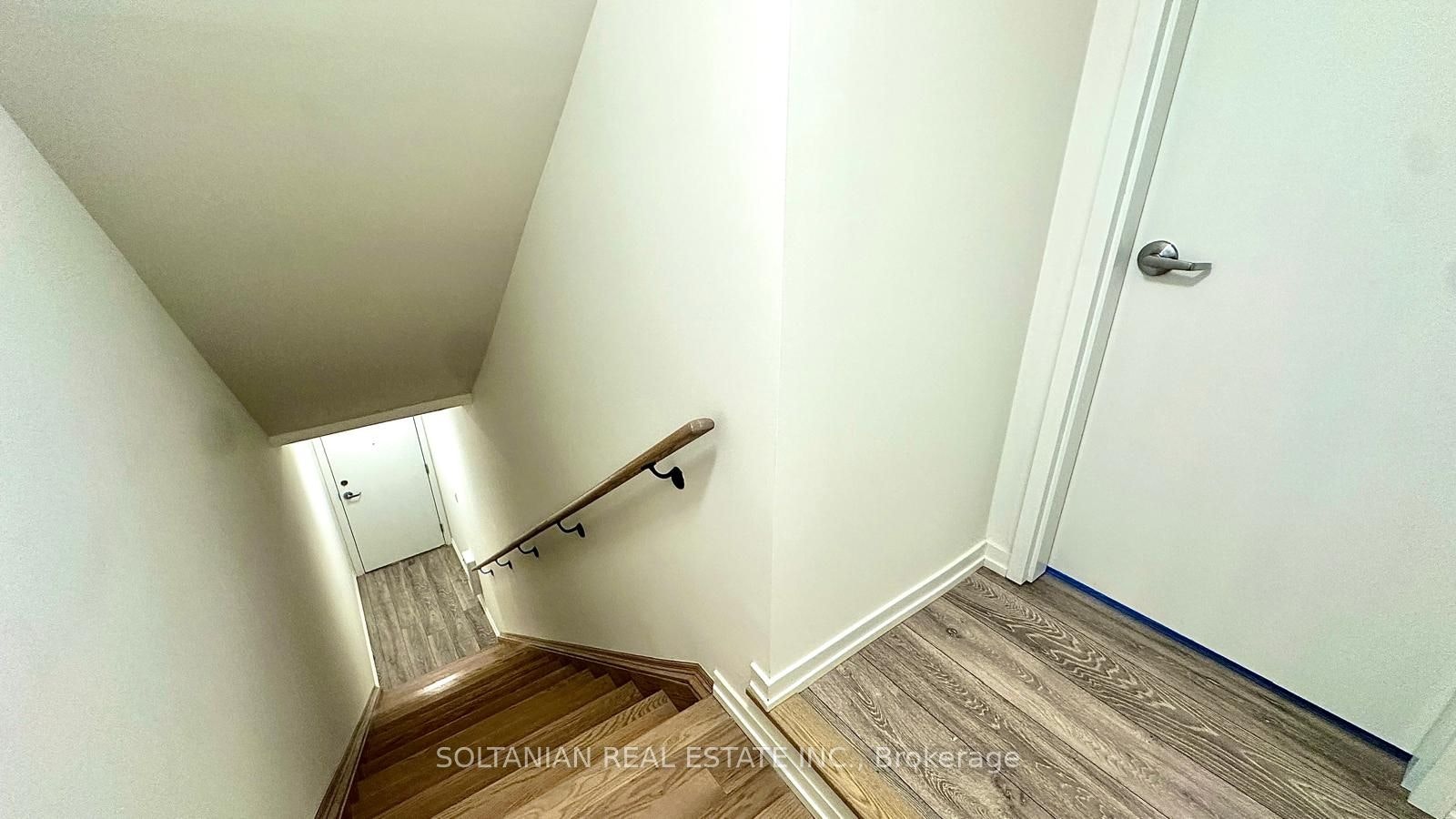 8-20 Lytham Green Circle, Newmarket, ON, L3Y 0H3 - 38
