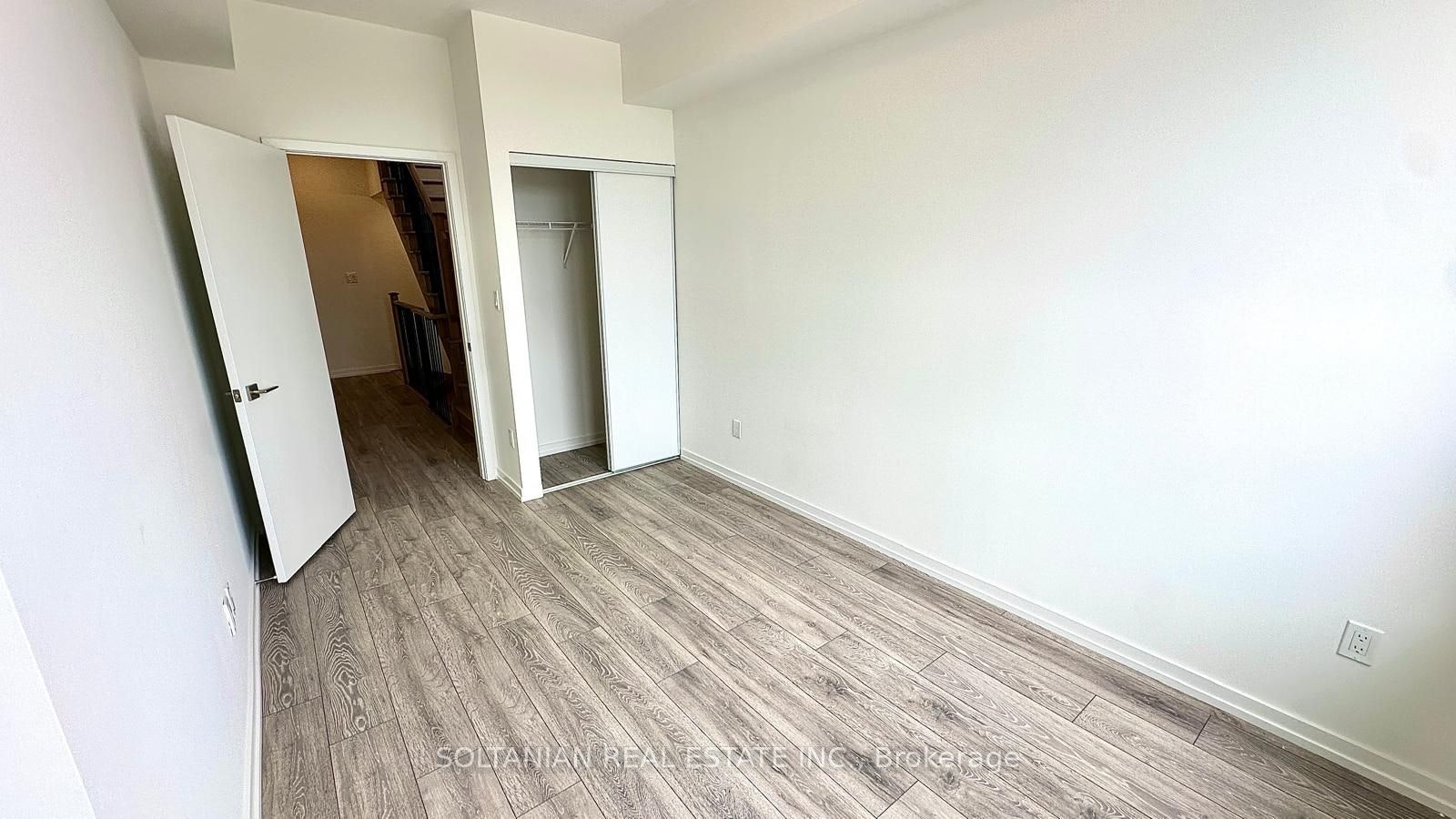 8-20 Lytham Green Circle, Newmarket, ON, L3Y 0H3 - 21