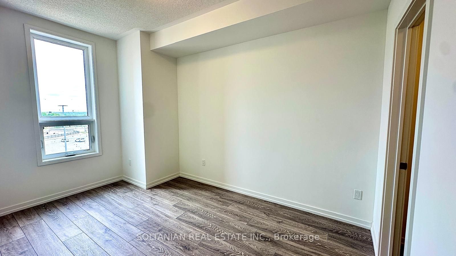 8-20 Lytham Green Circle, Newmarket, ON, L3Y 0H3 - 19