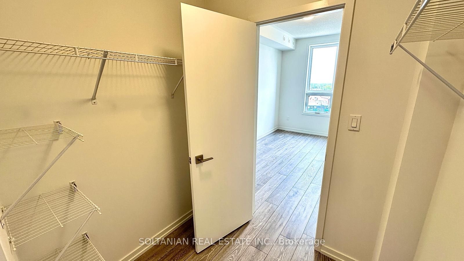 8-20 Lytham Green Circle, Newmarket, ON, L3Y 0H3 - 17