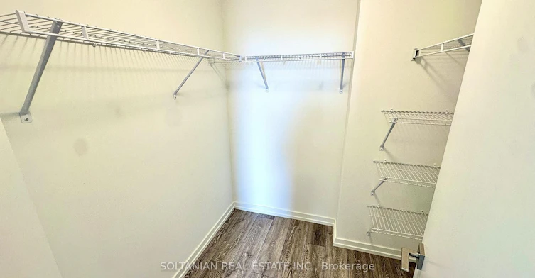 8-20 Lytham Green Circle, Newmarket, ON, L3Y 0H3 - 18
