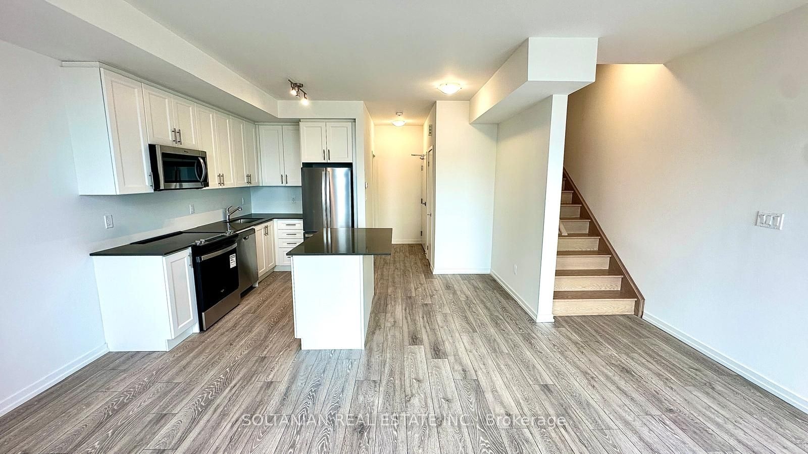 8-20 Lytham Green Circle, Newmarket, ON, L3Y 0H3 - 9
