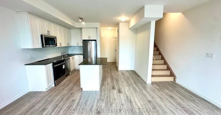 8-20 Lytham Green Circle, Newmarket, ON, L3Y 0H3 - 9