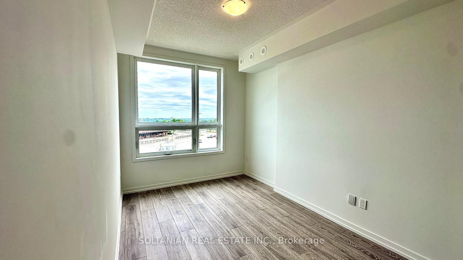 8-20 Lytham Green Circle, Newmarket, ON, L3Y 0H3 - 22