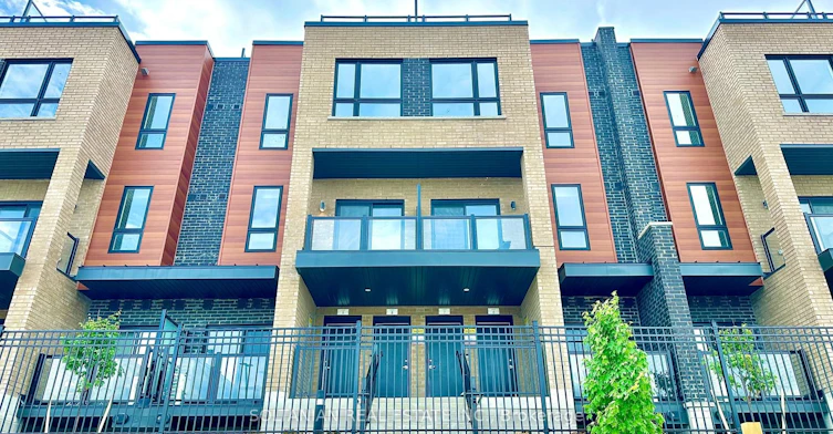 8-20 Lytham Green Circle, Newmarket, ON, L3Y 0H3 - 2