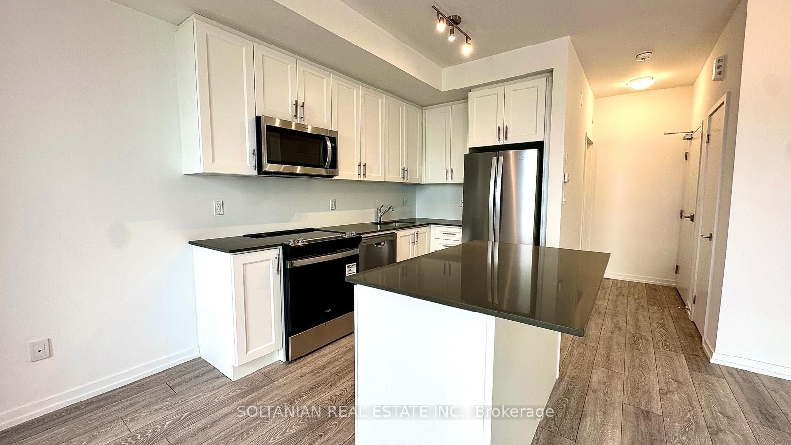 8-20 Lytham Green Circle, Newmarket, ON, L3Y 0H3 - 6